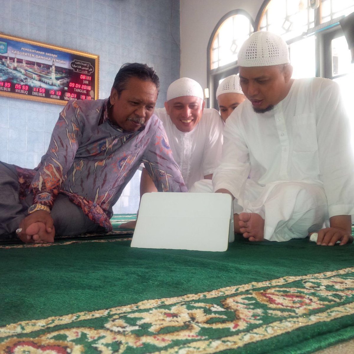 rustambabel's tweet image. Mendengarkan paparan dari Kyai Arifin Ilham di Islamic Center, Sungai Liat, Sabtu 9 April 2016
#gubernurbabel