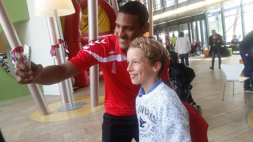 EricRoeske's tweet photo. Adembenemende momenten @HetWKZ @fcutrecht https://t.co/Xc79eSMiK6