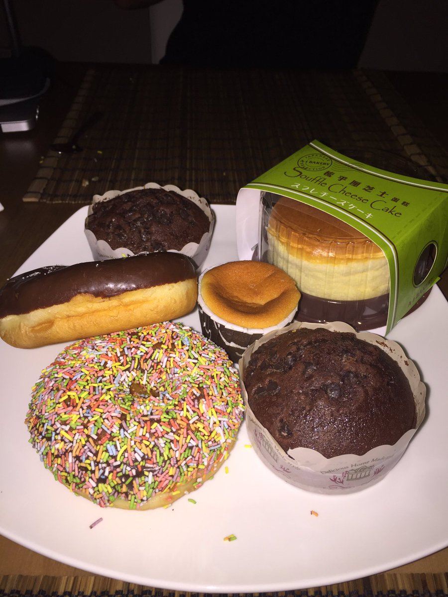 JoMakeUpArtist's tweet photo. Love the hubby being home ☺️😋😝 https://t.co/l5XXPG9hP0