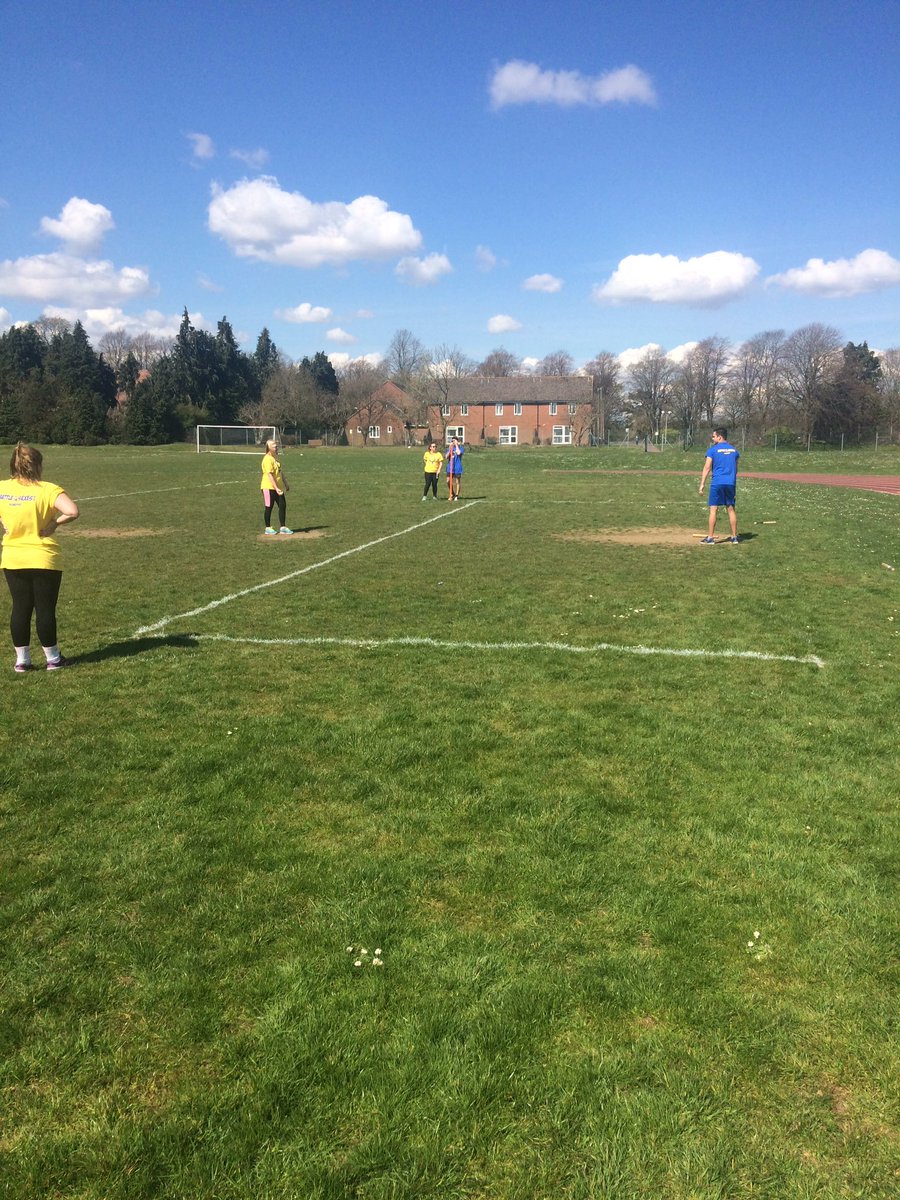 UocSwimTeam's tweet photo. Swimming and @ChiUniAthletics  enjoying rounders in the sun for Battle of the Sexes! #WSIHE #men #girls #smashingit https://t.co/1LkzVXfdec