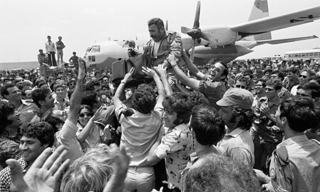 From Jerusalem to Eilat to the Suez to Entebbe: 4 inspirational IDF moments to uplift. idfblog.com/blog/2015/12/1…