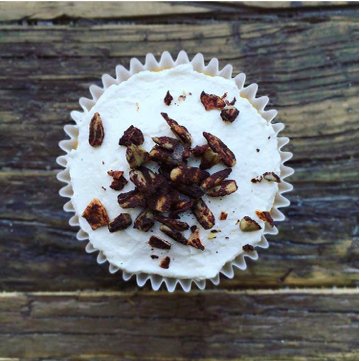 PunchFoods's tweet photo. The lovely @kaleandhearty  topped her vanilla cupcakes with our Coconut Brownie Superseeds! Perfect choc addition 👌🏼 https://t.co/9UBuyURwS6