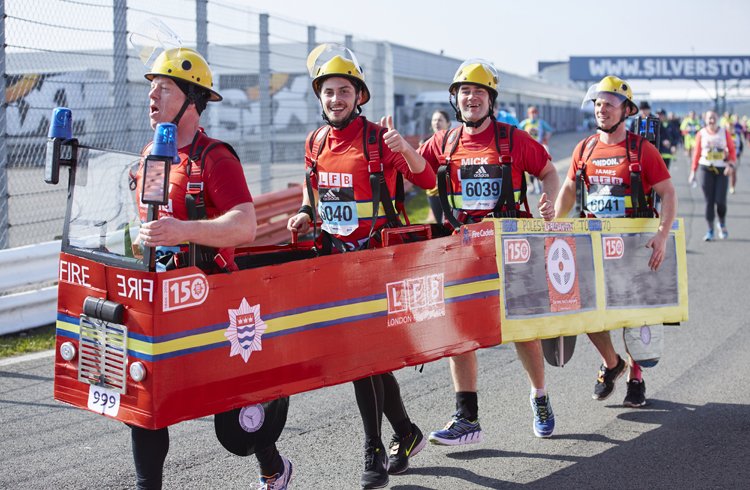 MensRunningUK's tweet photo. WATCH: the @LdnFireEngine guys train for their @GWR at #VMLM2015 https://t.co/EK9zcOF5tS https://t.co/job7s9PBBo
