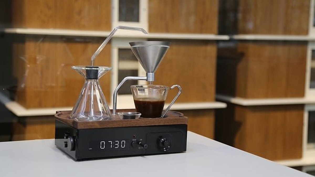 VisitBlackstone's tweet image. YES - RT @Curbed: This alarm clock will not only wake you up—it'll also make you coffee. curbed.com/2016/2/17/1108…