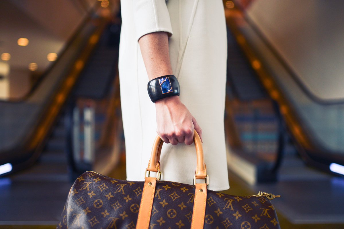 JetBrunettes's tweet photo. The best #travel clothes do double duty. My 3 fave innovative, investment-worthy pieces: https://t.co/fKifQ7rD3G https://t.co/516F9ptNnW