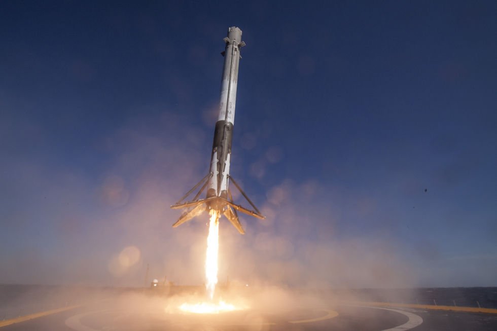 nmpanek's tweet photo. Get up close and personal with SpaceX landing photos on Flickr ใhttps://t.co/iyy59rUGIq https://t.co/wl4HrgiTSO
