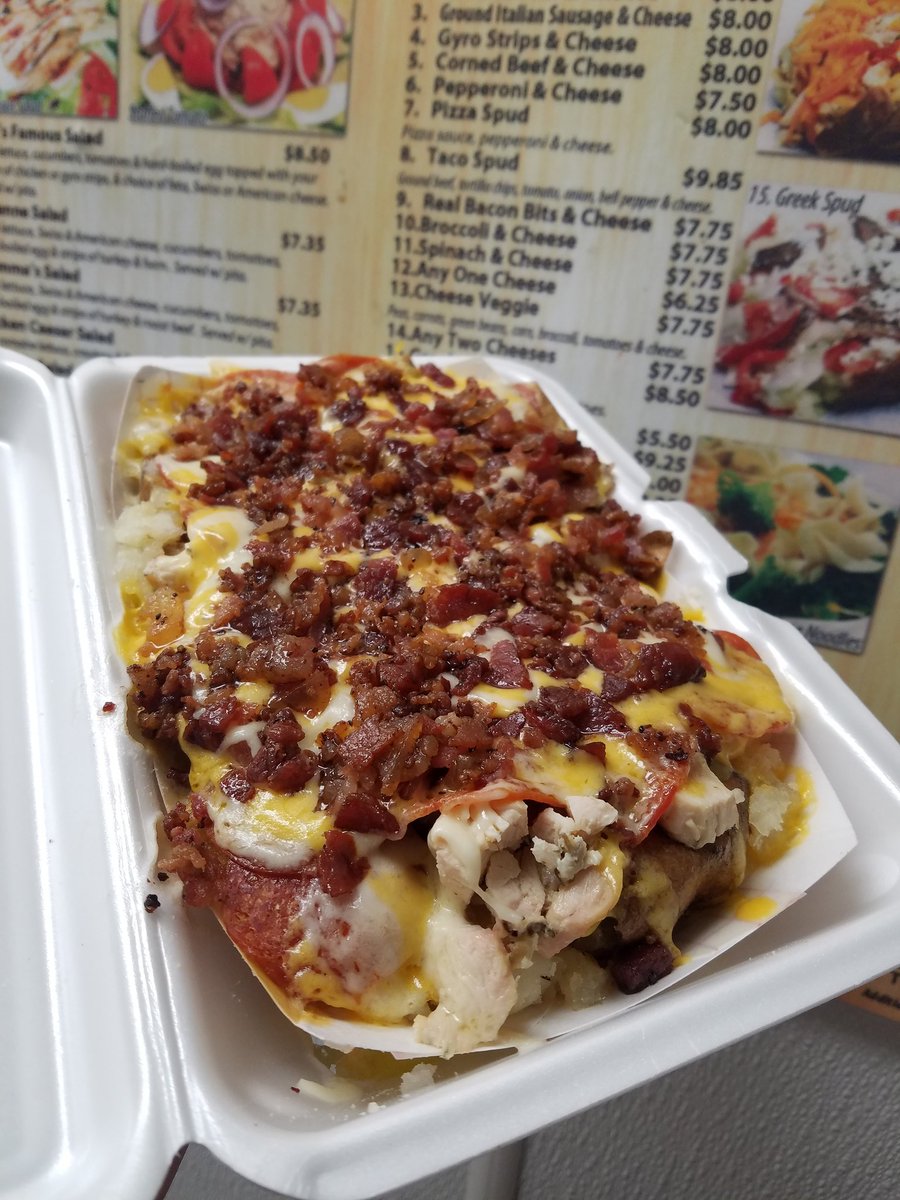 thepotatoplace's tweet photo. Chicken and cheese potato with pepperoni, cheddar, bacon &amp; butter. #thepotatoplace 107 w Warren Detroit  3138338948 https://t.co/VP9YoXI2zL