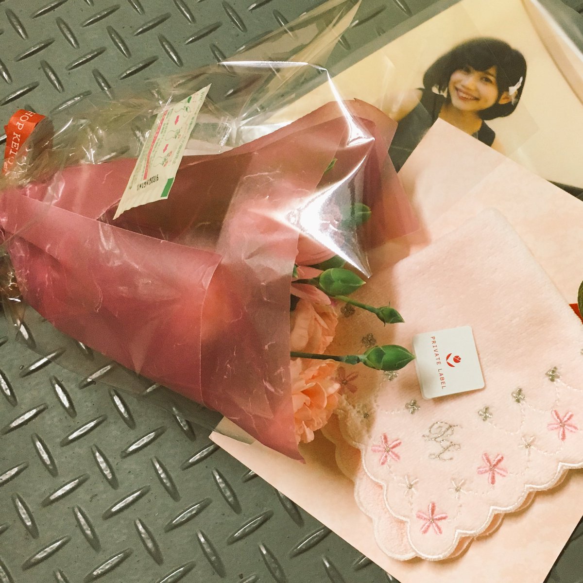 kbc_MariA's tweet photo. オシエルンジャー、アリオ橋本やららぽーとでの公演はひとまずラスト！
新曲披露したり、新しい授業が始まったりとオシエルンジャーの可能性をビシビシ感じた日！

また会うその日まで、学ぶ喜び忘れるんじゃないわよ！
頑張らない子は嫌いだぞ！ https://t.co/6PEM8aWX2T