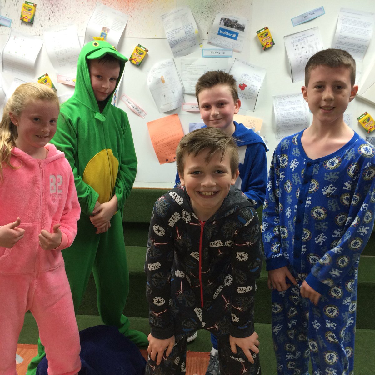 ourladystar6a's tweet photo. The boys and girls have just finished their onesie fun run! #sweatybetty #funrun #running https://t.co/OzGjDZwvi5