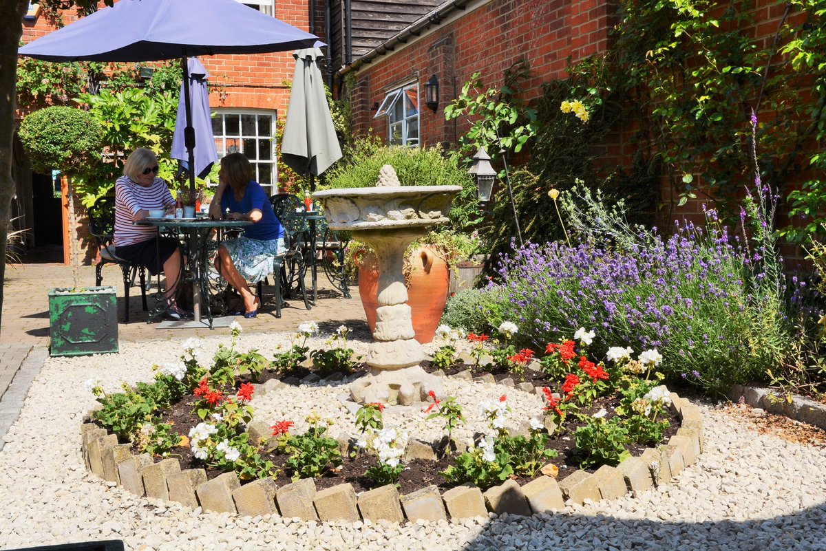 CafeCourtyardHW's tweet photo. #courtyardgarden We love spring; fresh new life, more sunlight &amp; how everything feels more energetic https://t.co/tEc5haoAGv