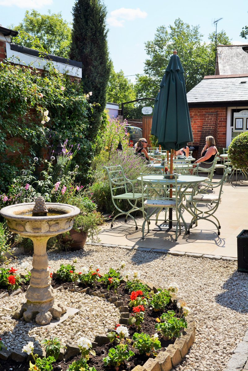 CafeCourtyardHW's tweet photo. #courtyardgarden We love spring; fresh new life, more sunlight &amp; how everything feels more energetic https://t.co/tEc5haoAGv
