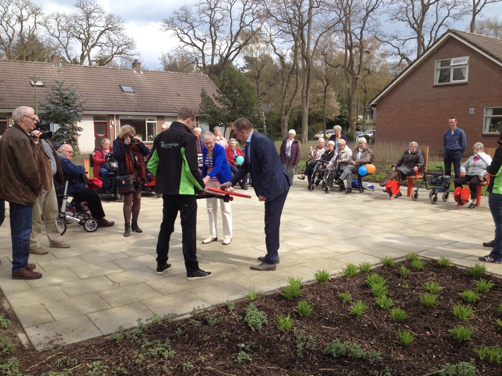 Volop interesse bij opening beweegtuin Sparrenhof, komende 20 weken begeleiding door Fysiotherapie Klaarwaterbos