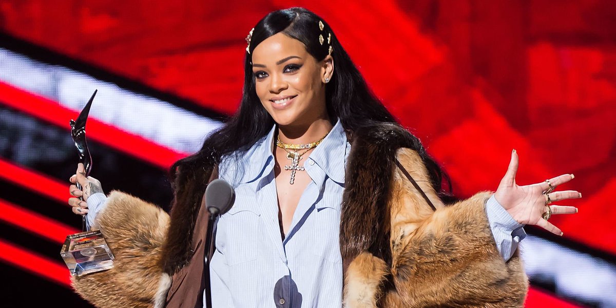 ELLEmagazine's tweet photo. ALERT: a Rihanna documentary is happening: https://t.co/l4BIcJEJTk https://t.co/9kEIMZKKCL