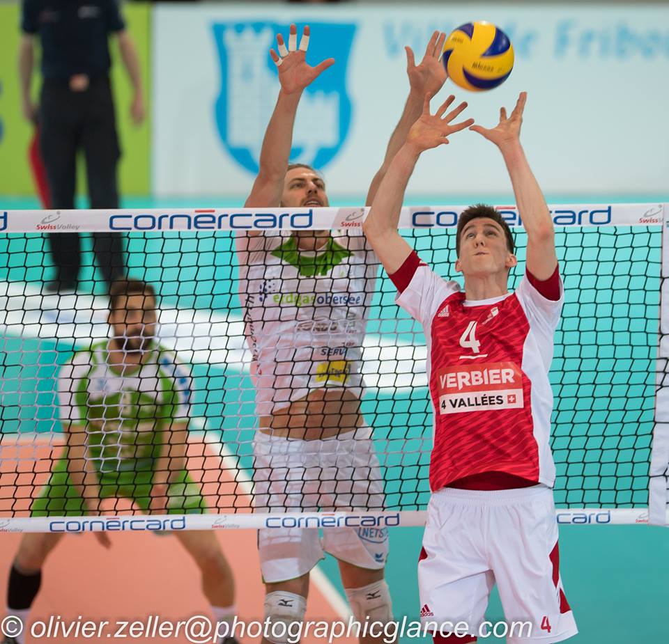 #Maillotfort à gagner demain soir <a href="/CedricHominal/">Hominal</a> <a href="/JulienCarrel4/">Julien Carrel</a>. Début du match 19h30.