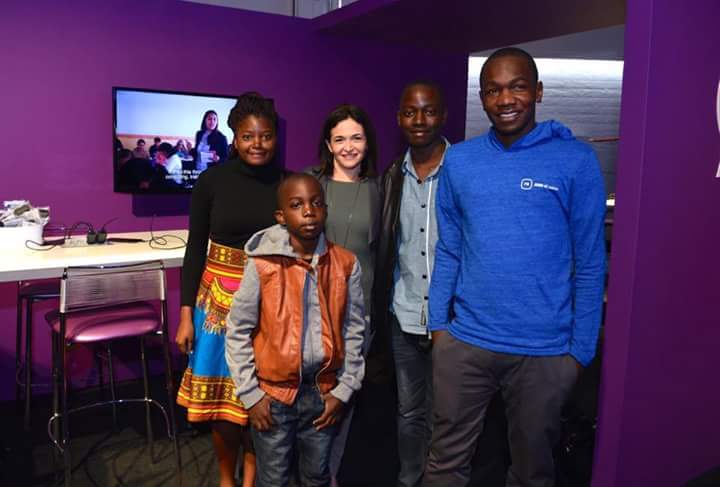 mHubMW's tweet photo. Facebook's COO,  @sherylsandberg poses with developers from mHub #Malawi,  Daniel,  Walter,  Thandi and Panashe! https://t.co/Seny9frnGr