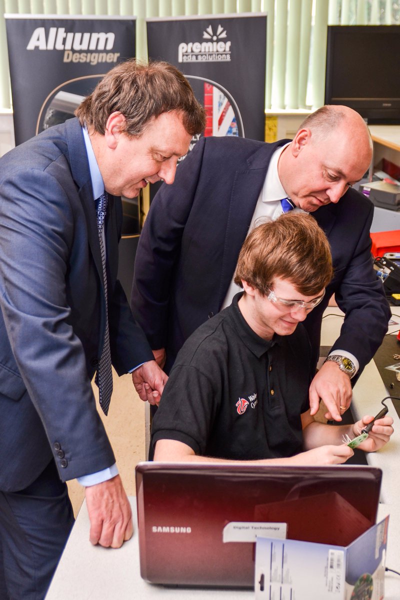 GowerCollegeSwa's tweet photo. Digi Tech students will benefit following the official launch of a brand new digital technology lab @PremierEDAUK https://t.co/5zbVf7iSSY