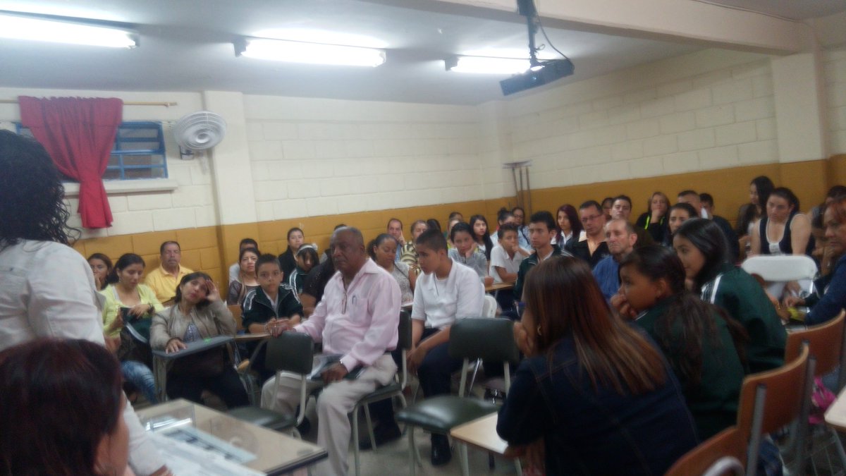 hangelox's tweet photo. San Lorenzo de Aburra en Medellin con el día E https://t.co/dhyWi0joHW