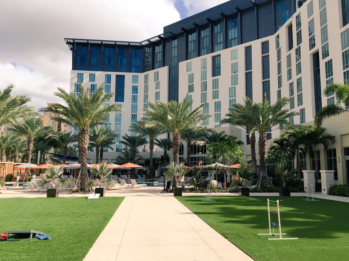 jsullivan927's tweet photo. The new @HiltonPalmBeach in @westpalmbch is 26 (covered) steps to the @PBConventionCtr #lpbc2016 https://t.co/03EHcLCnh4