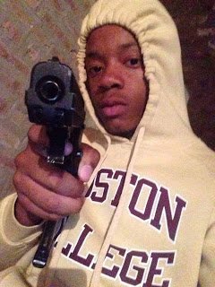 AnagnorisisP's tweet image. My son never had no gun! #ChicagoPolice #Animals #1Less @Chicago_Police #GoodGuysGoHome