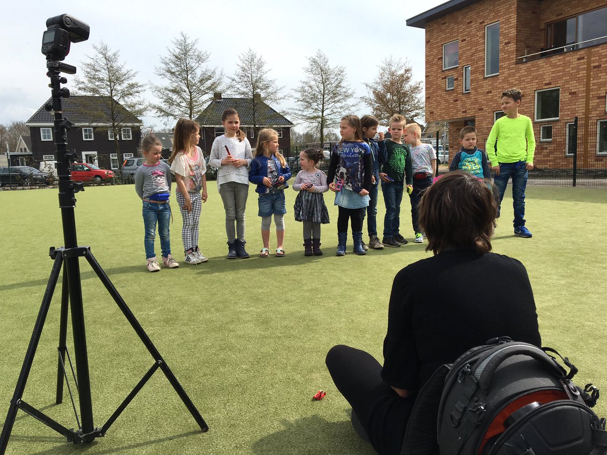 Zorgeloosmet's tweet photo. Fotoshoot in volle gang olv @mrgrtvln en @annemariezijl https://t.co/hOdW0sKkcW