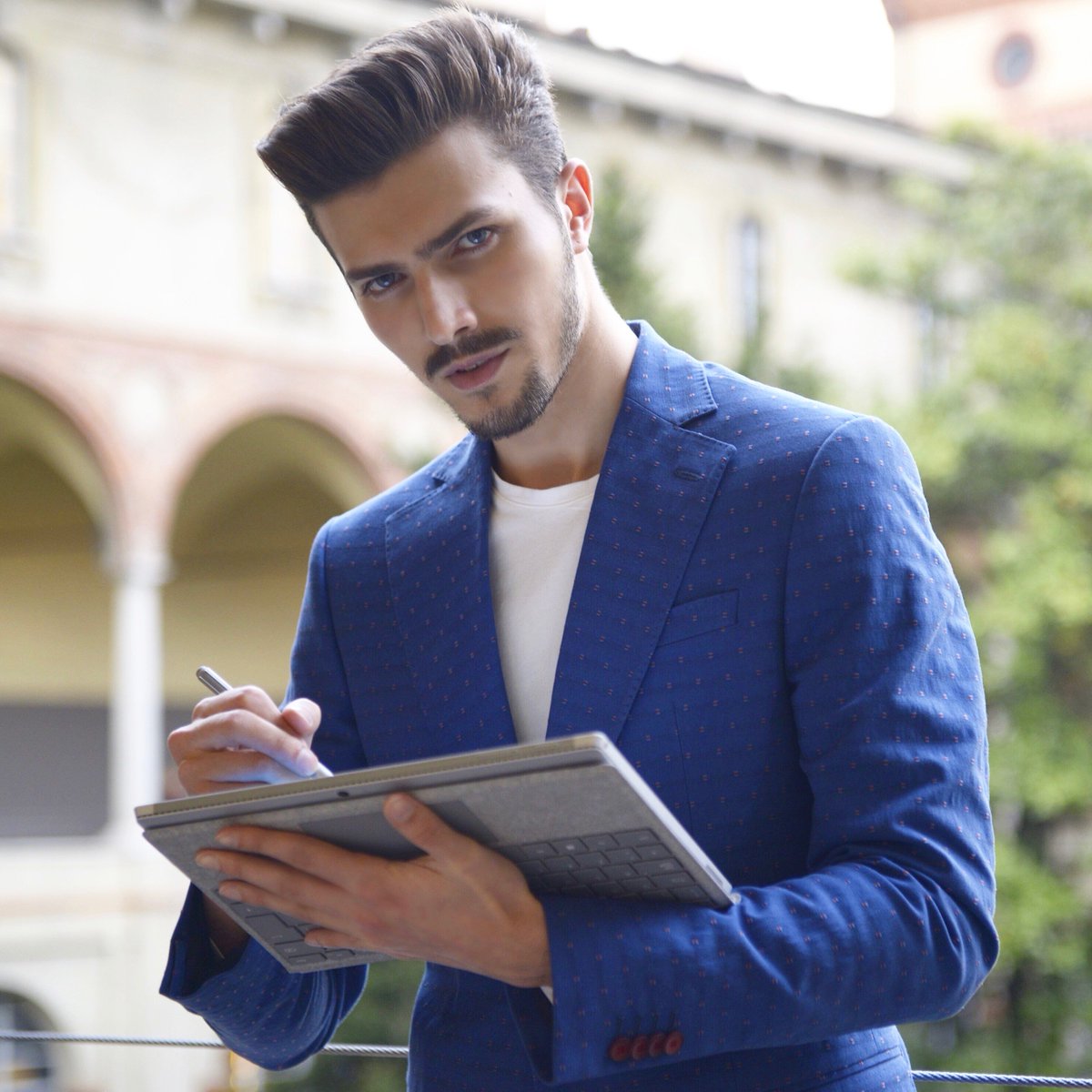 giansainato's tweet photo. La Signature Type Cover, la cover in Alcantara per il Surface Pro 4
@microsoftitalia @vogue_italia #SurfaceSignature https://t.co/che4qx95Jo