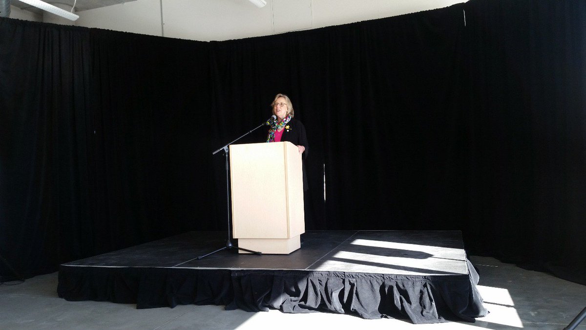 shay_escander's tweet photo. @ElizabethMay Brilliant. #algonquincollege https://t.co/n9oy3GeyLm