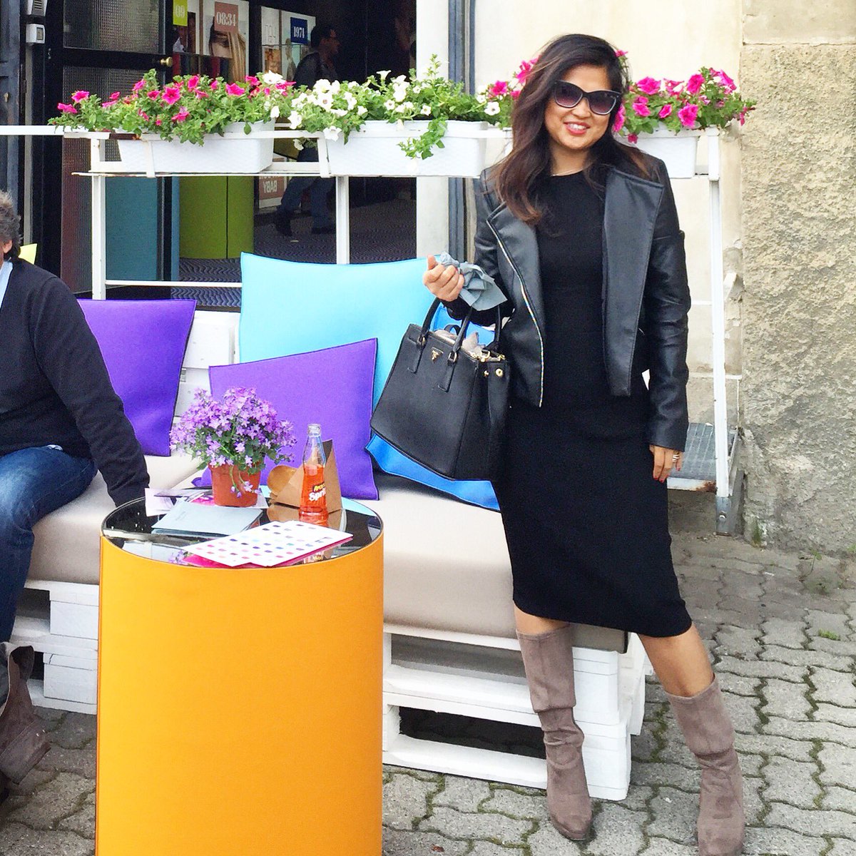 VatySuvimol's tweet photo. Oggi mi sento molto #designfashionweek 😀😀 https://t.co/ol5KuyjIOU