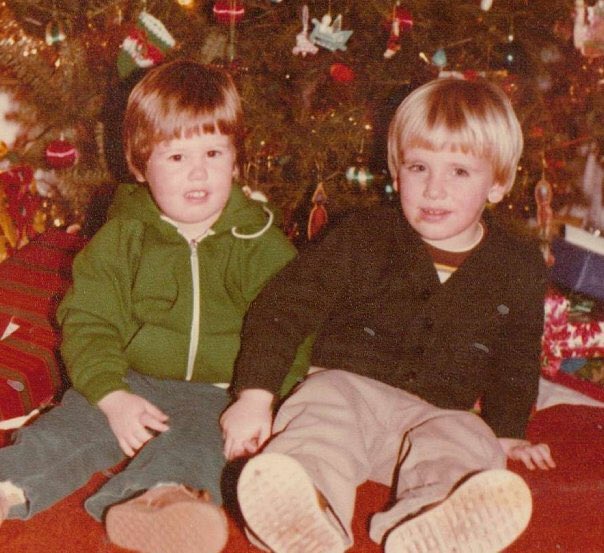 kbradley87's tweet photo. Happy day of birth to my oldest best friend! #samehaircuts #weweresocool https://t.co/3DQaQGiIvk