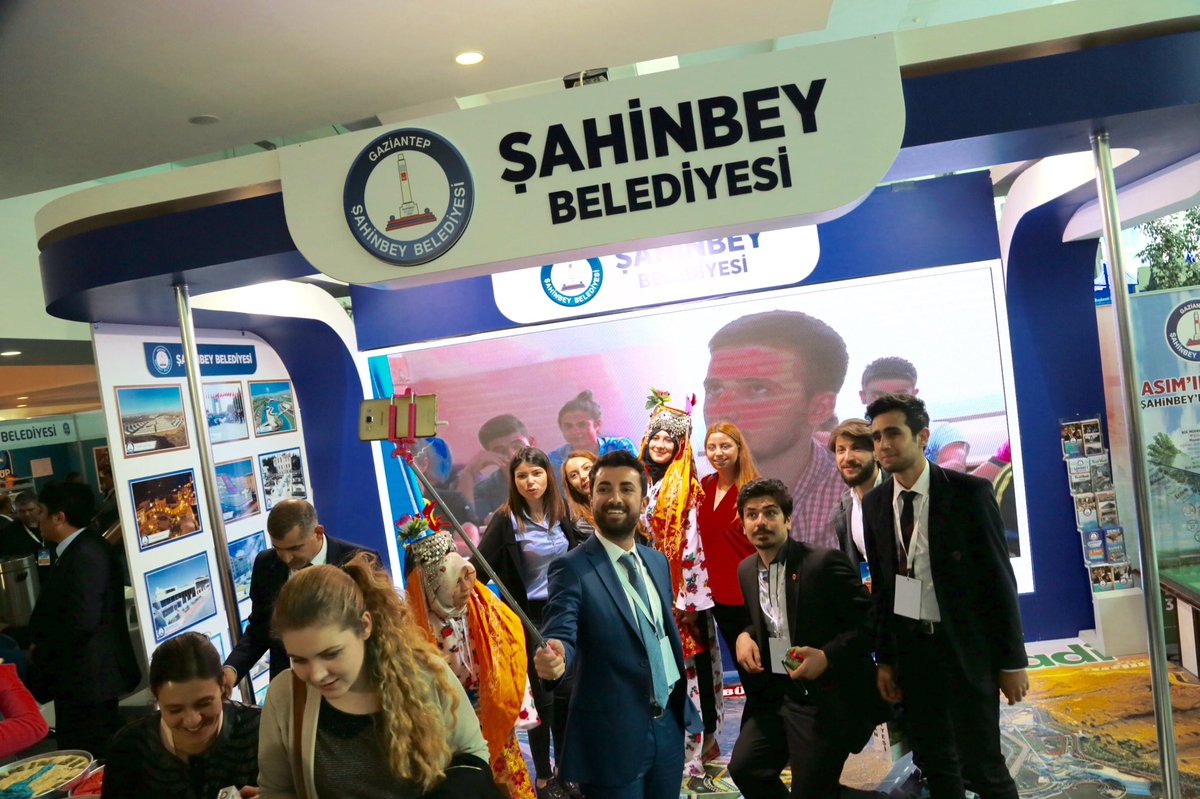 5. Yerel yönetimler sempozyumu'ndaki standımıza vatandaşlarımız büyük ilgi gösteriyor.