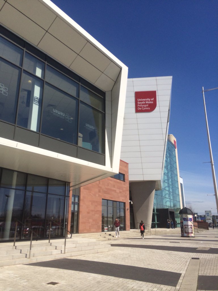 EJ_iam's tweet image. When you have a break to get food and it's lovely outside 😣 I'm in Uni again until closing #Typical #3rdYearProblems