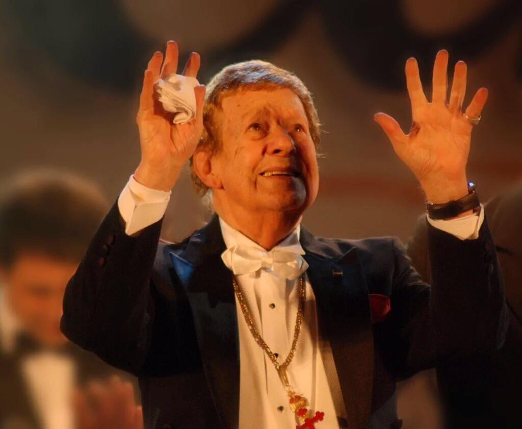 Xirgu_Untref's tweet photo. Despedimos a Mariano Mores, leyenda del tango y fabuloso artista. https://t.co/tLzOkCsqsf