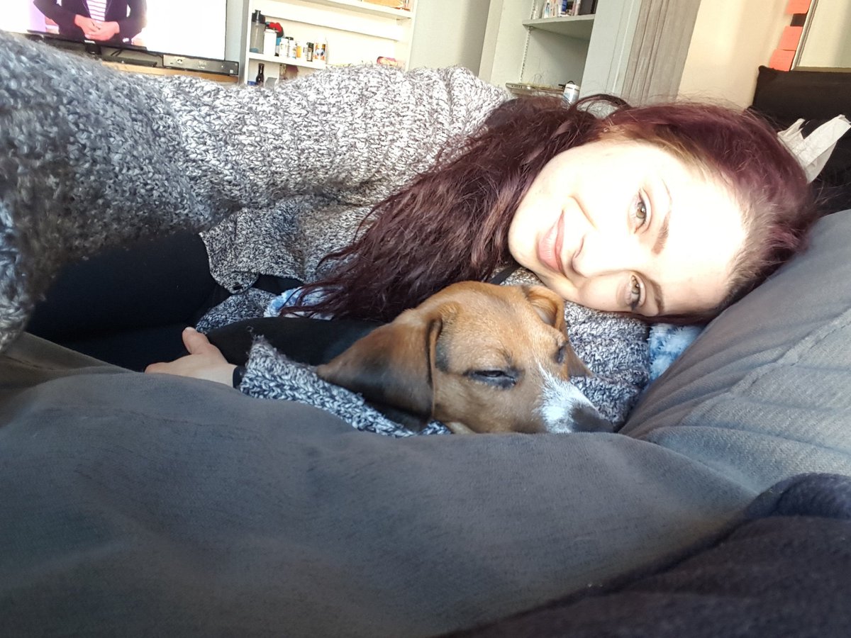 elysiacassandra's tweet photo. Nap buddies! Favourite pillow in between sessions :) #bffs #naptime #weirdhours https://t.co/WGxusSeLQq