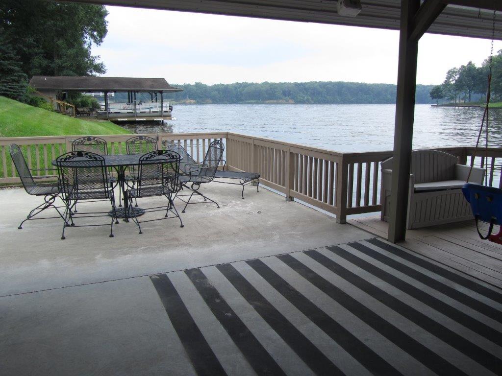 whadtheysay's tweet photo. Spring Has Sprung @ #LakeSara  R you ready for SUMMER? Get your Lakehouse TODAY!!! REMAX Key Advantage 217.342.4050 https://t.co/MvTgFbrbg0