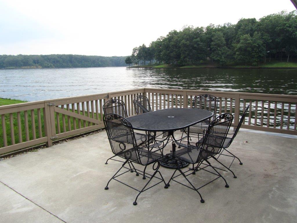 whadtheysay's tweet photo. Spring Has Sprung @ #LakeSara  R you ready for SUMMER? Get your Lakehouse TODAY!!! REMAX Key Advantage 217.342.4050 https://t.co/MvTgFbrbg0