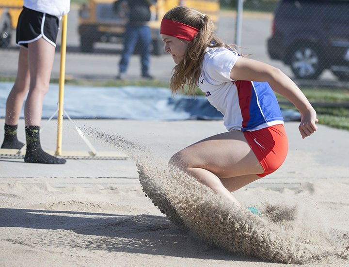 nonpareilonline's tweet photo. Fast-improving #ALLynx girls take title https://t.co/uM4CH6UVnD @CBCommSchools #SWIowa #Iowasports #girlstrack https://t.co/x6dbmWhW88
