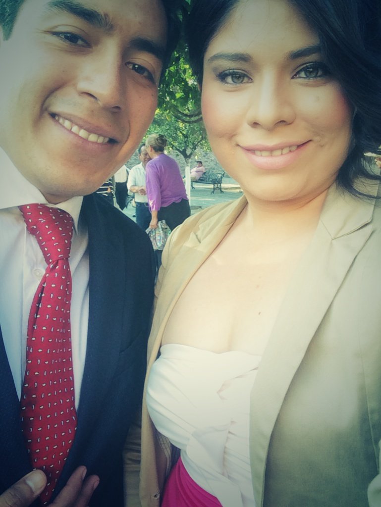 SusanPoGa's tweet photo. Muy felices❤❤❤❤❤ y así será toda la vida...💍🎩👰👫💑💁💅#Si tu noeresfeliz no es mi culpa pero nosotrossi #dejadechingar https://t.co/XdOt5NyONj