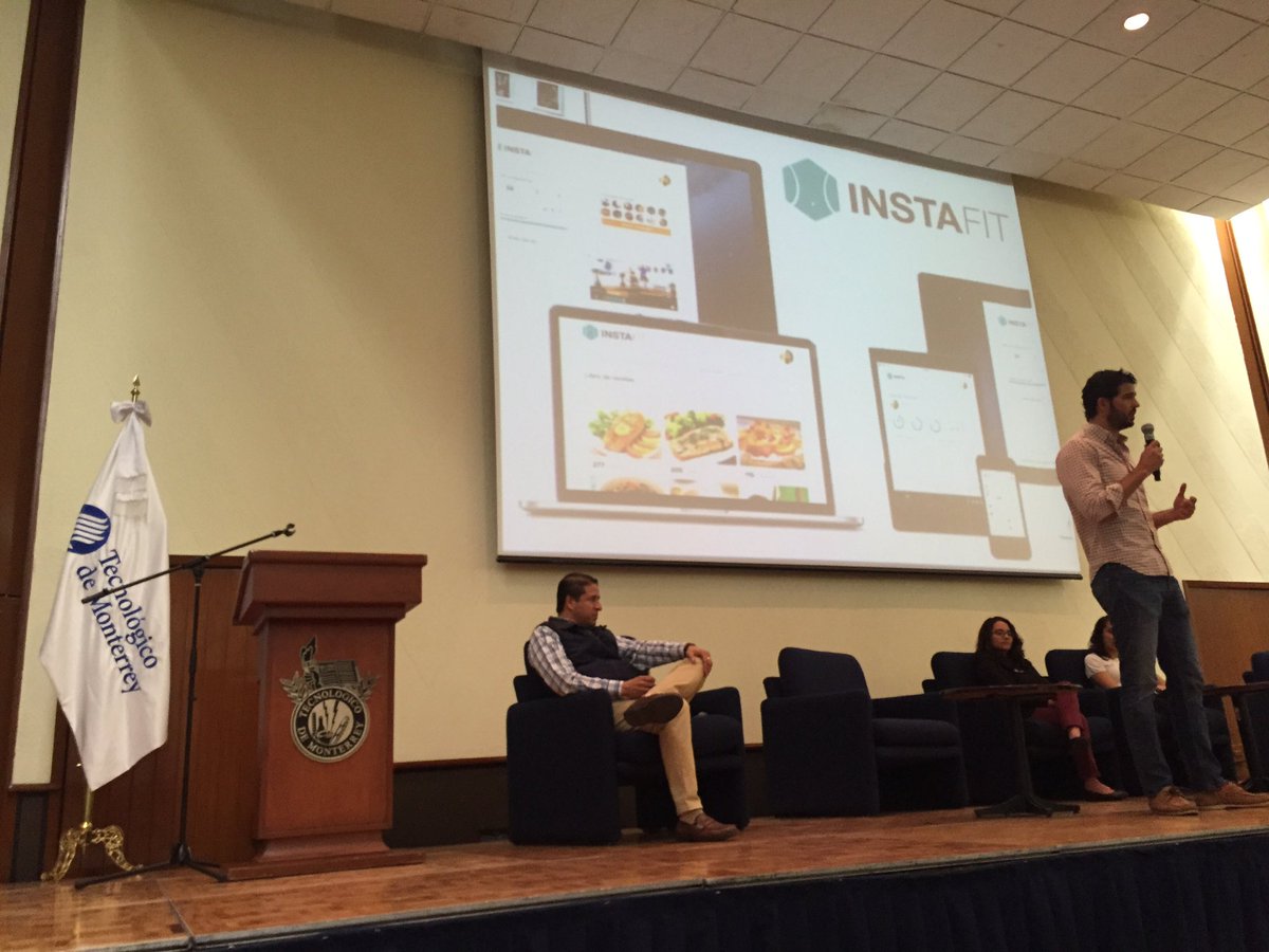 IdeariaLab's tweet photo. Lo importante es hacer lo que te apasiona. @osotrava de @InstaFitOficial #TecCemBC16 https://t.co/pU1qKmQwsI
