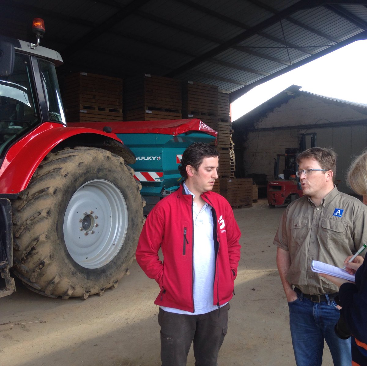 PTAGTIV's tweet photo. Interview avec @nicolas62870 utilisateur pionnier en France #AGTIV #mycorhizes #pommedeterre depuis 3  ans https://t.co/yOJzhRK8tU