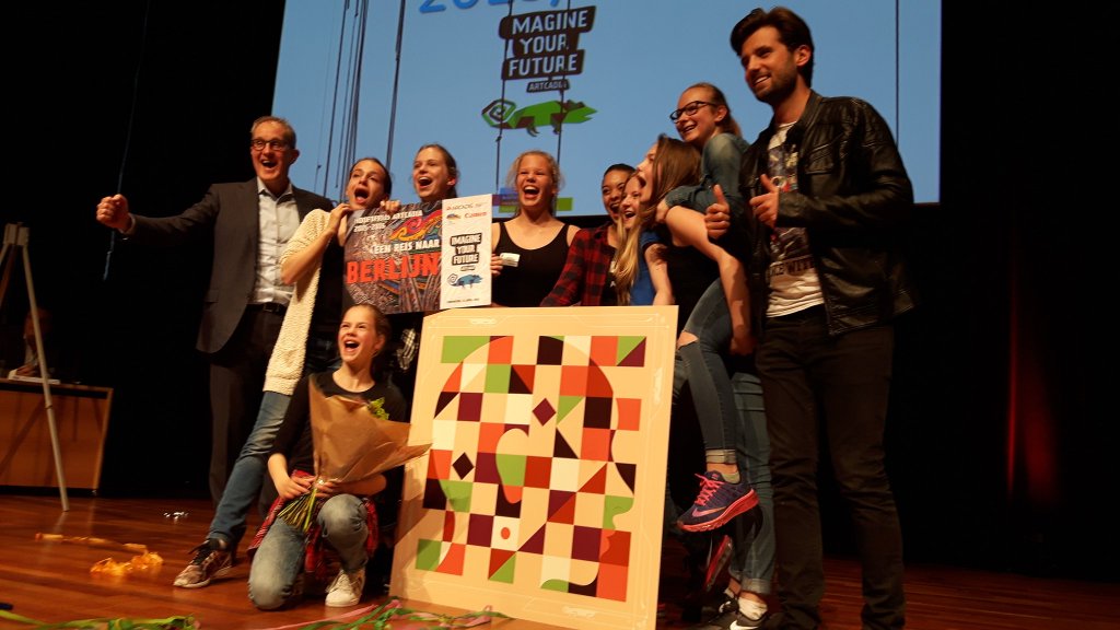 KatalysNL's tweet photo. Vellesan college uit IJmuiden wint #Artcadia 2016 met het idee voor een luchtbad. #arcadis #knhm #canon https://t.co/7GHN4LpVeg