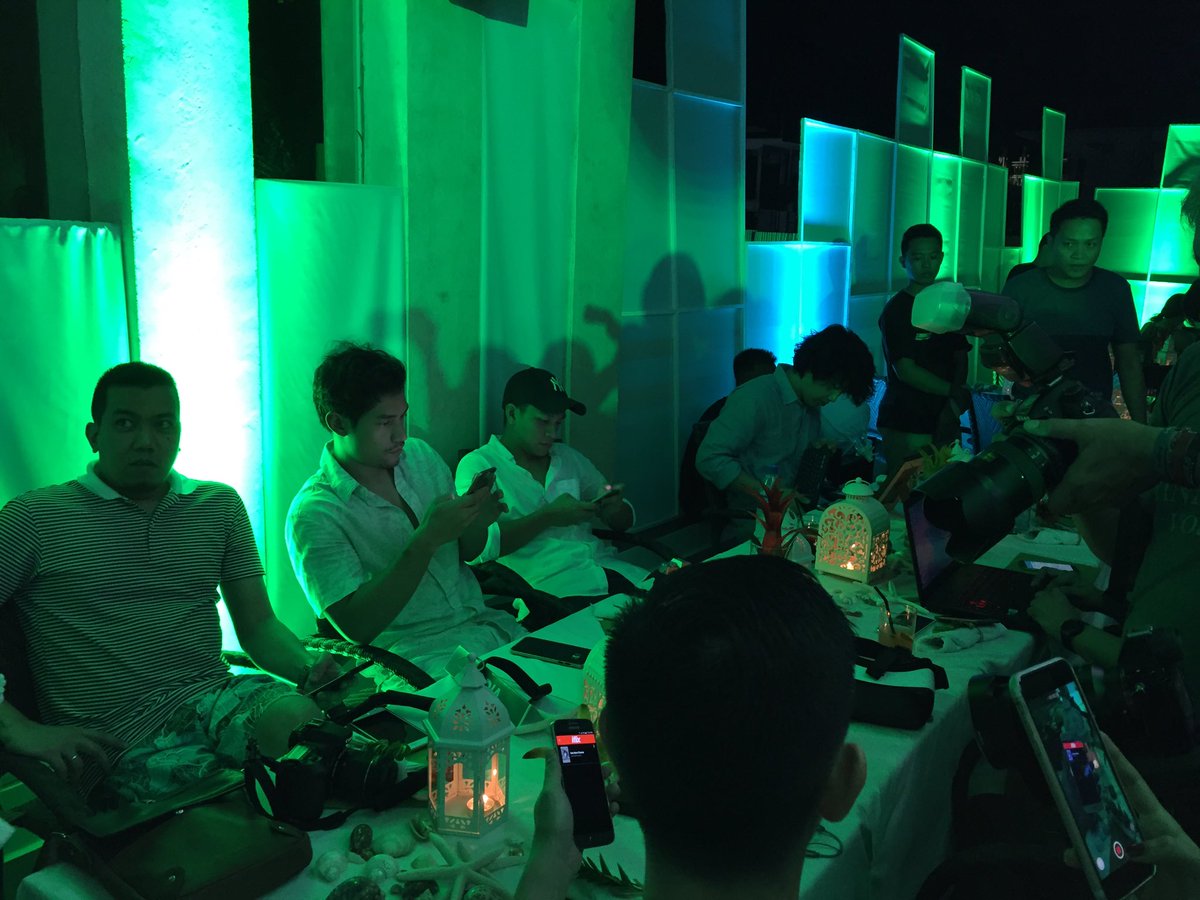 rapplerdotcom's tweet photo. We've got bloggers here trying out the #SmartLTEAdvanced! What do you expect from @LiveSmart's newest offer? https://t.co/vSVD8Xa8kb