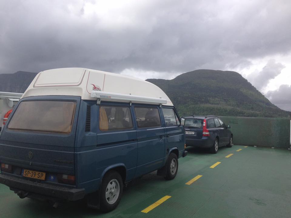 MarleenZtndk's tweet photo. HELP! Onze VW T3 camper is gestolen in Z'dam. €1000 beloning! @PortofAntwerp @LPAntwerpen https://t.co/AZhdkD3gMi https://t.co/ymS6x1xKHS