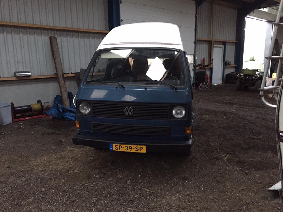MarleenZtndk's tweet photo. HELP! Onze VW T3 camper is gestolen in Z'dam. €1000 beloning! @PortofAntwerp @LPAntwerpen https://t.co/AZhdkD3gMi https://t.co/ymS6x1xKHS