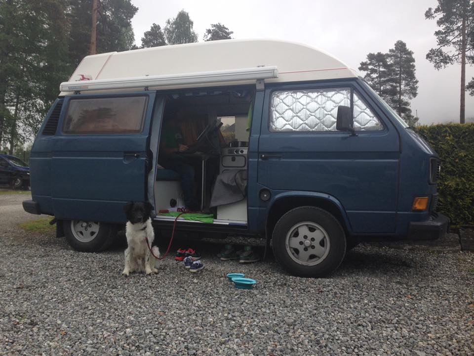 MarleenZtndk's tweet photo. HELP! Onze VW T3 camper is gestolen in Z'dam. €1000 beloning! @PortofAntwerp @LPAntwerpen https://t.co/AZhdkD3gMi https://t.co/ymS6x1xKHS