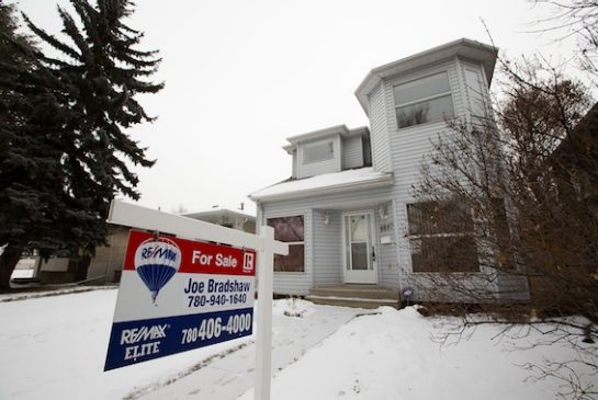thestaredmonton's tweet photo. Record number of unsold homes could lead to price drop in Edmonton #yeg https://t.co/F3hUPoepMw https://t.co/LMkJrsgoPD