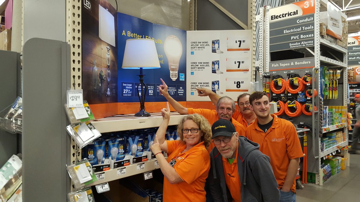 This little blue light at 3906 let it shine let it shine Autism awareness <a href="/lanawarriner/">Lana Warriner</a> <a href="/AdamHParrish/">Adam Parrish</a> @DaveMET3906