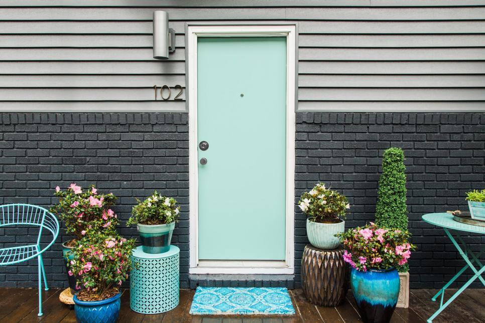 FrontRoomFurn's tweet image. Give your home instant curb appeal with a fresh coat of bold paint!
bit.ly/1qzqXMX