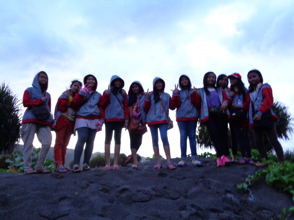 KristiaMayla's tweet photo. #Pantai Parangtritis , Yogyakarta
#with ARTAM "ONE" 2015/2016 https://t.co/oSdKRWin2I