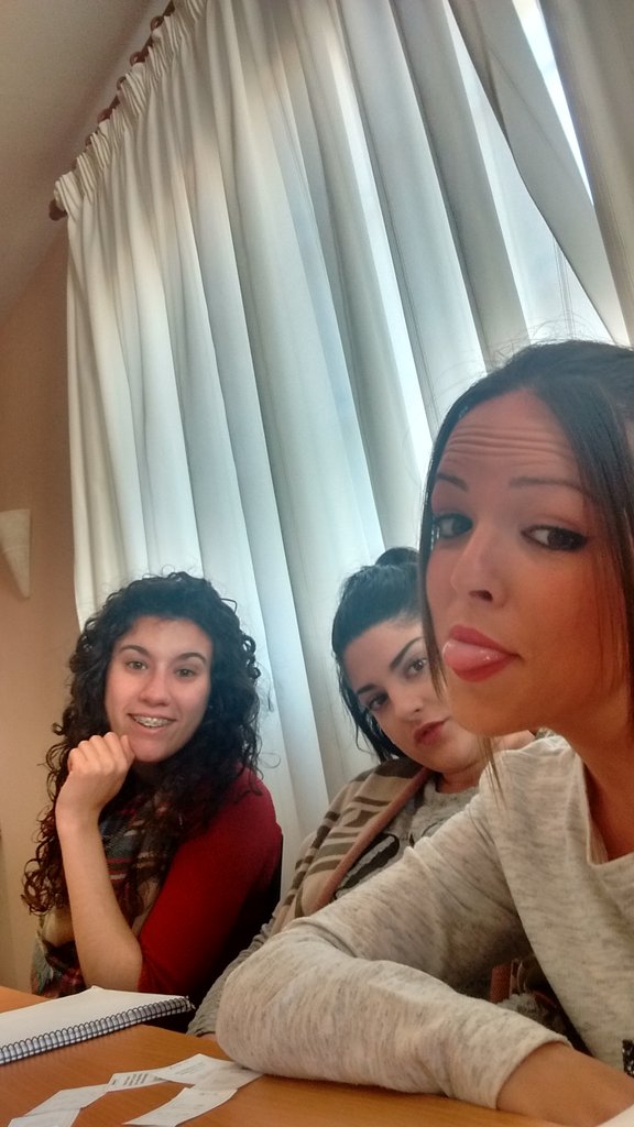 omayrarodes's tweet photo. Haciendo como q estudiamos xk a las dos pocas ganas quedan ...jajaja https://t.co/QEPioKSJp0