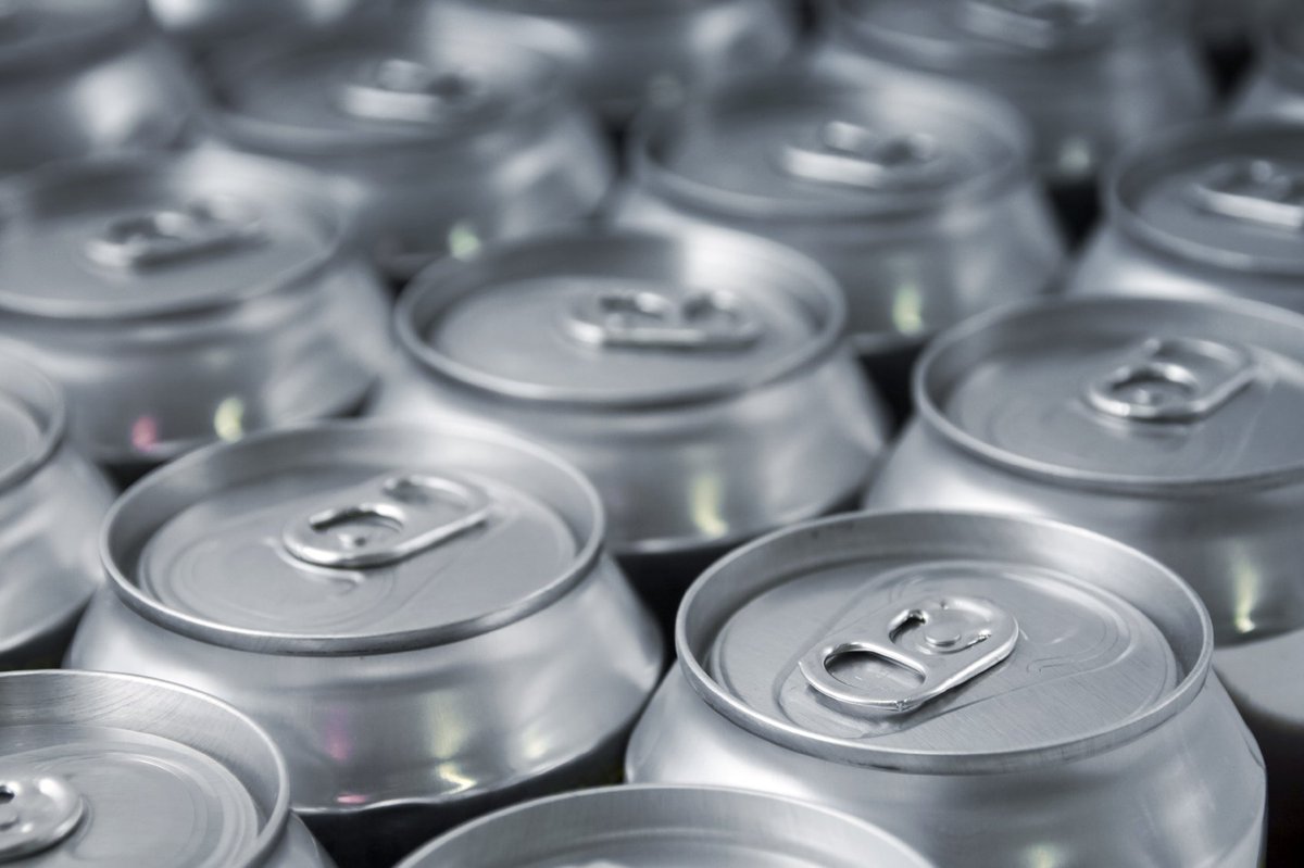 AluminumNews's tweet photo. RT @Novelis: Four 6 packs of aluminum beverage cans have the ability to support a 2-ton vehicle. #AluminumFacts https://t.co/WhfGYYhCoh