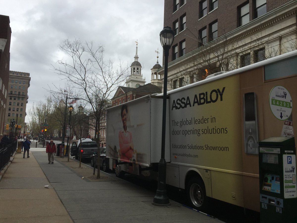 ASSAABLOYtours's tweet photo. Our #Education Showroom, infront of #IndependenceHall in #Philly last week! #Solutions2u @ASSAABLOYDSSUS @dss_tri https://t.co/vknQdIgoRN